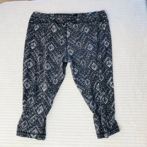 Black & Grey Azteck Print Active Capri SZ XL - Picture 3 of 6